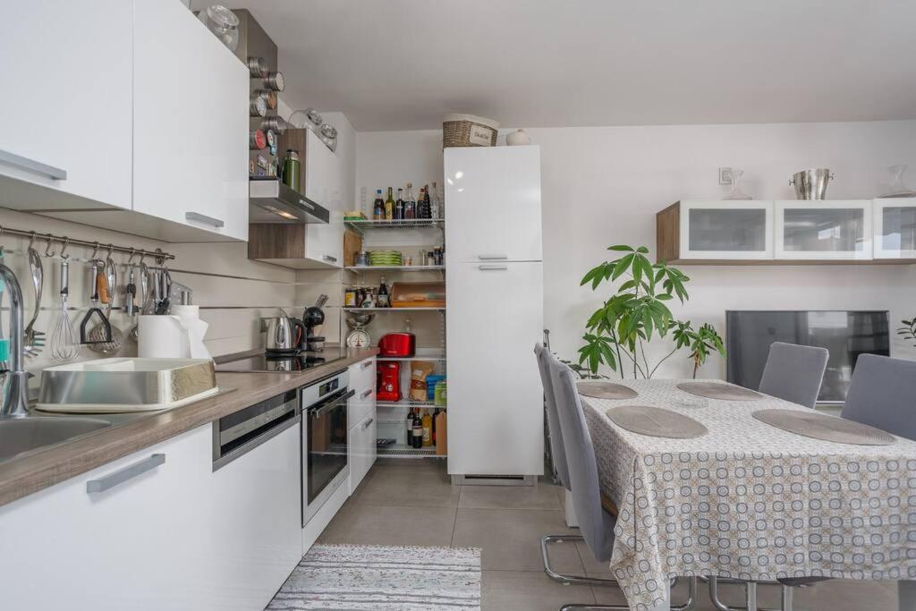 Family Village Apartment Vrh  Екстериор снимка